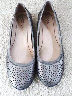 Vionic- Shoes Women's Size 8  silver metallic Leather Flat